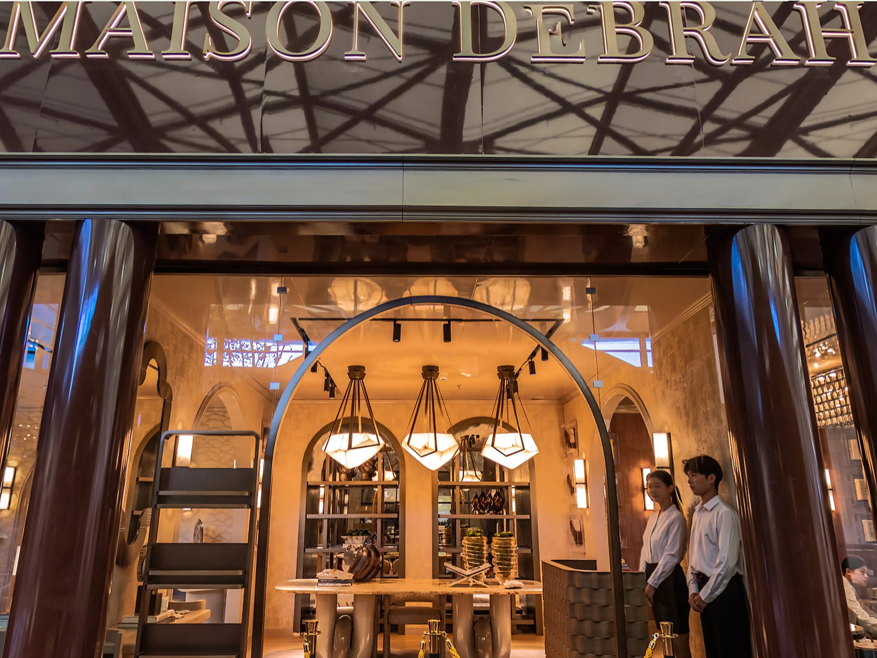 Maison Debrah Collection